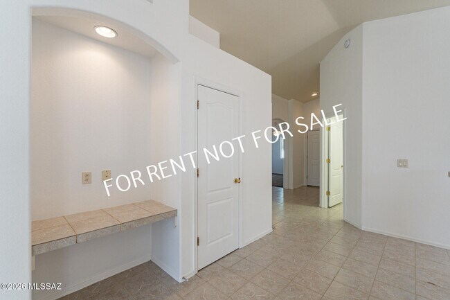 Building Photo - 2439 W Rousseau St