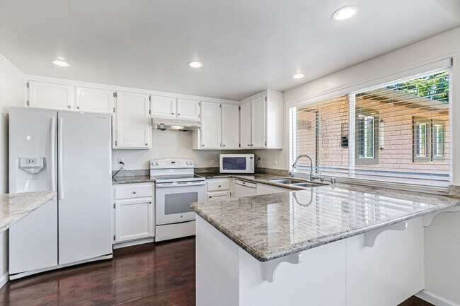 Building Photo - Saratoga Gem - 4BR Home Open Floor Plan & ...