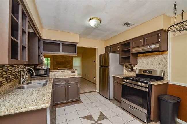 Building Photo - 7851 Battlepine Dr