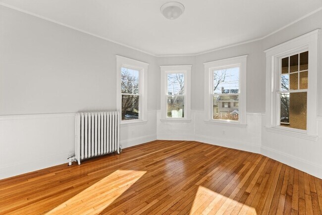 Building Photo - 22 Lewis St