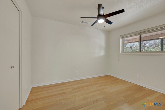 Building Photo - 1260 Flaming Oak Dr