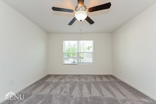 Building Photo - 3106 Calcutta St