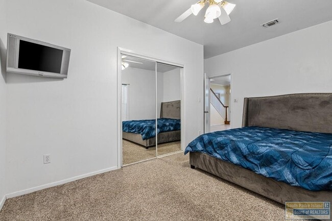 Building Photo - 813 N Shore Dr