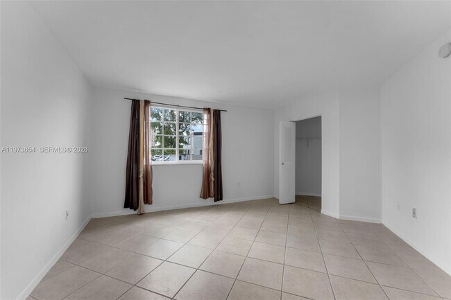 Building Photo - 9735 Fontainebleau Blvd