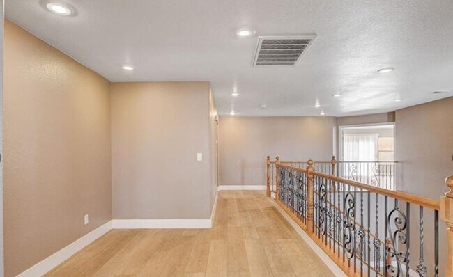 Building Photo - 757 Secret London Ave