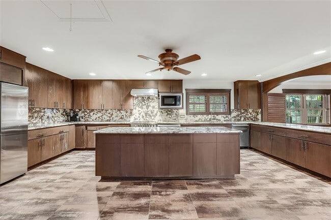 Building Photo - 4900 Balcones Dr