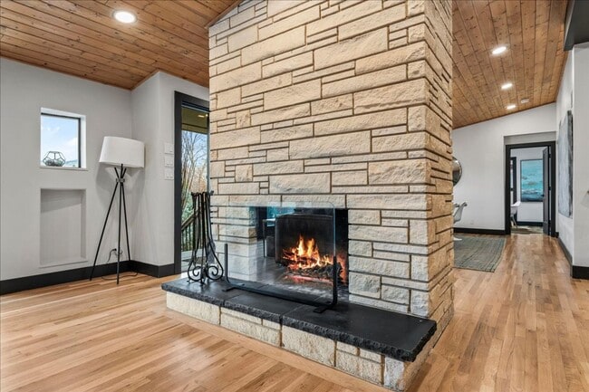 Building Photo - Fully Furnished Luxury Executive Rental