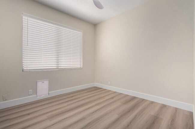 Building Photo - 1630 S Lemon