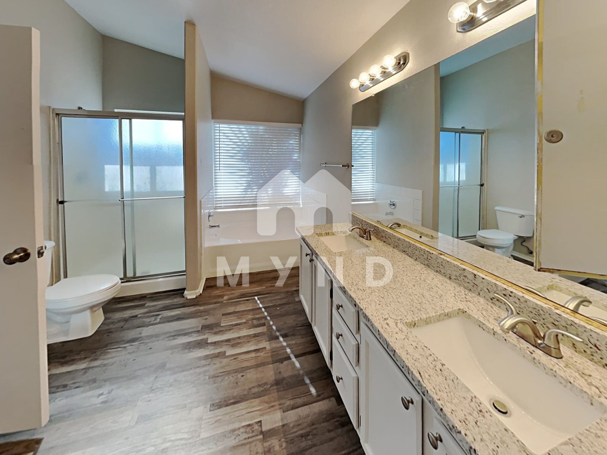 Building Photo - 8027 W Laurel Ln