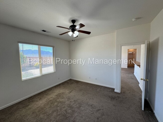 Building Photo - 3 Bedroom, 2 Bathroom Home Located in Dayton