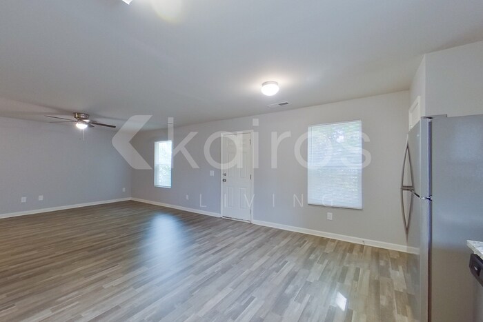 Building Photo - 10 Plymouth Ct