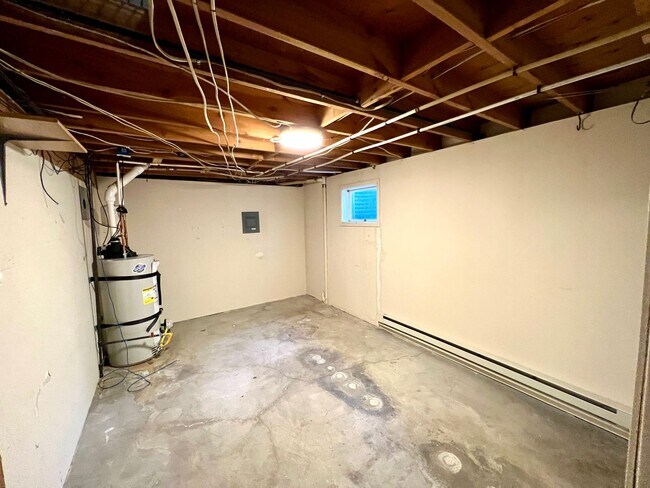 Building Photo - Pet Friendly 4 Bed 2 Bath Single Family Home, with Fenced Yard and Garage on Westside of Helena!