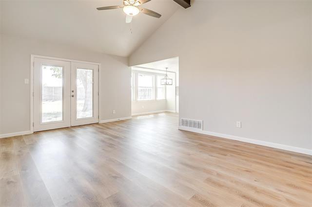 Building Photo - 921 Willow Cir S