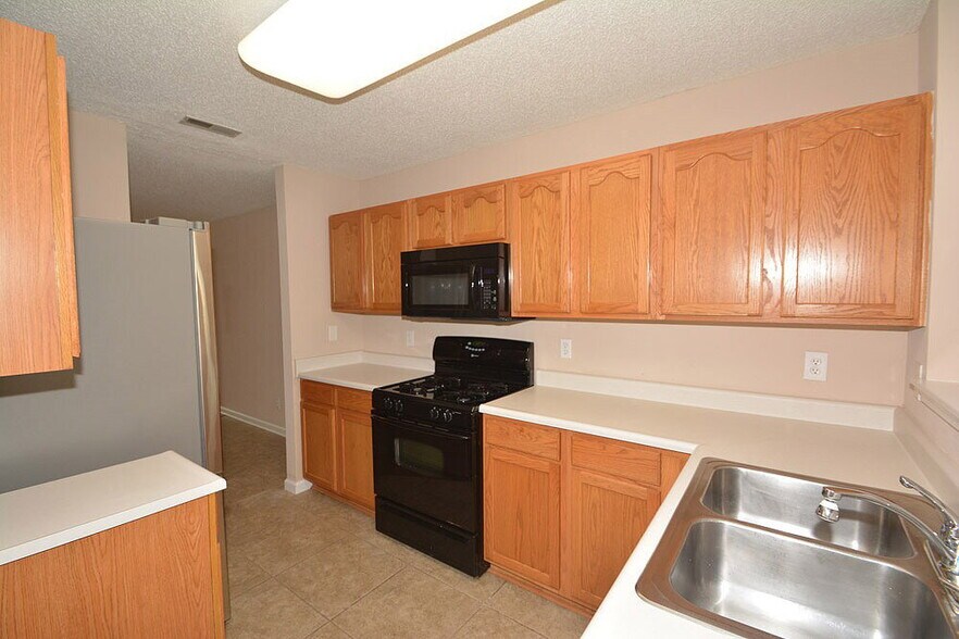 Building Photo - 7732 Mistflower Ln