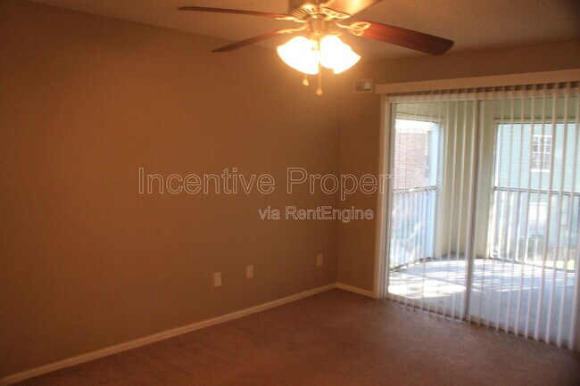 Building Photo - 5016 Park Central Dr