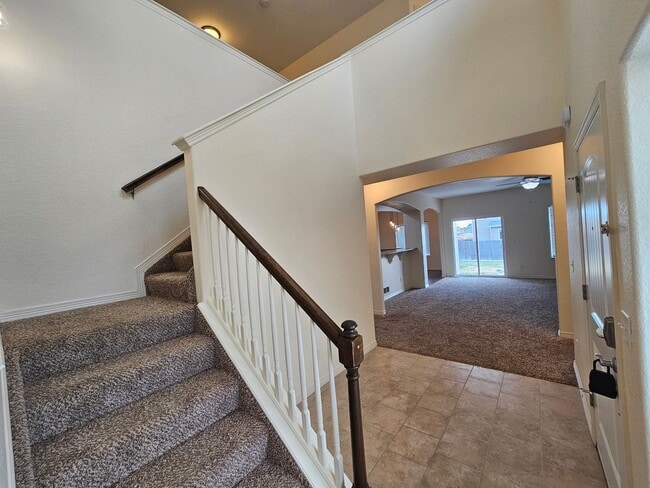Building Photo - 4 Bed 3 Bath in Lorson Ranch!!