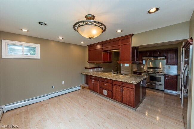 Building Photo - 9423 Highland Dr