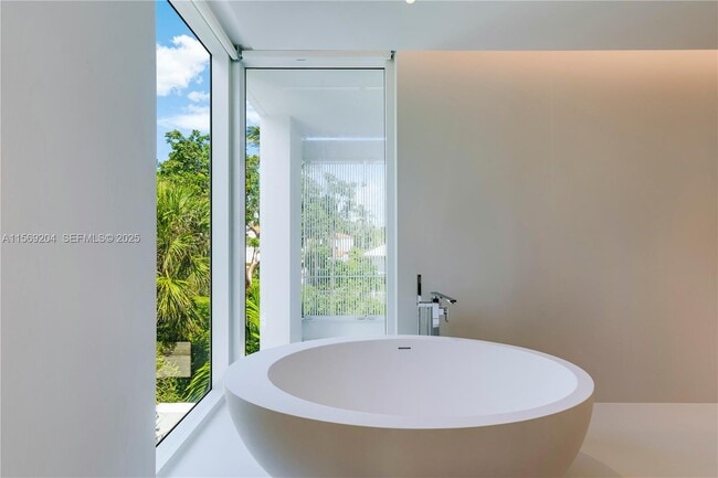 Building Photo - 440 S Mashta Dr