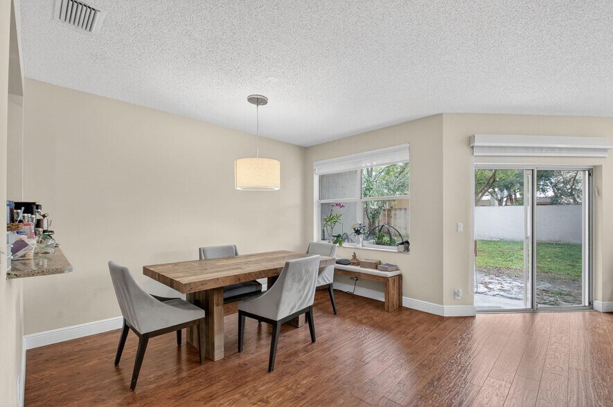 Building Photo - 20951 Via Alamanda