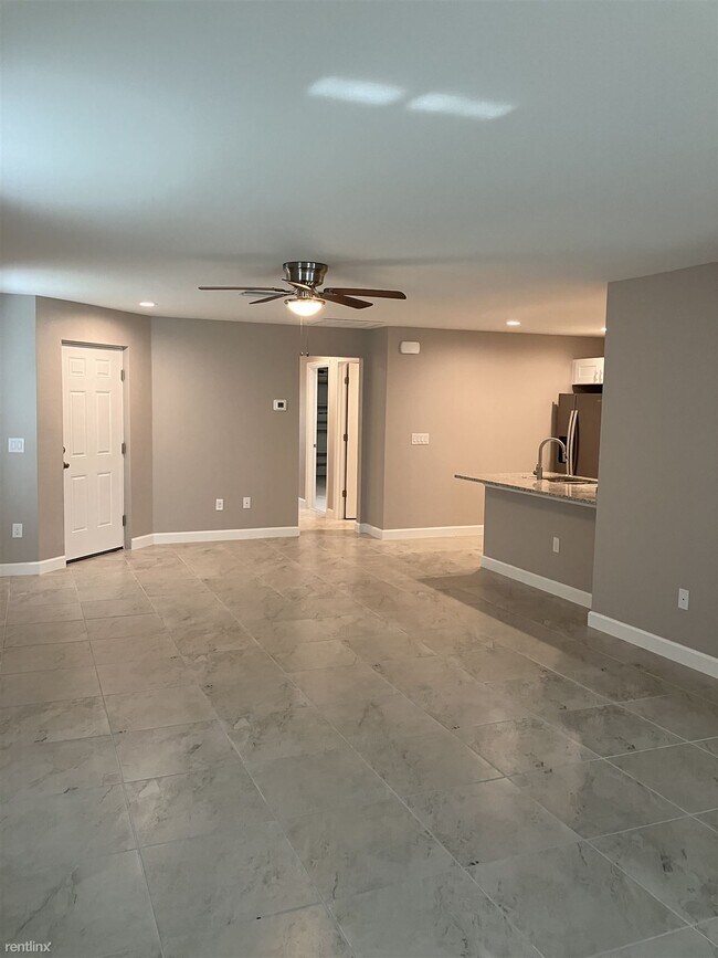 Building Photo - 3 br, 2 bath Duplex - 127 Boundary Bouleva...