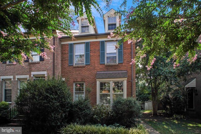 Building Photo - 450 W Glebe Rd