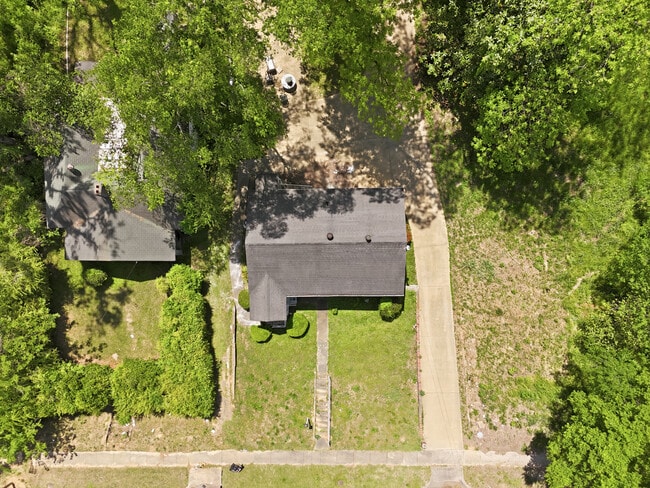Building Photo - 517 11th Ct W