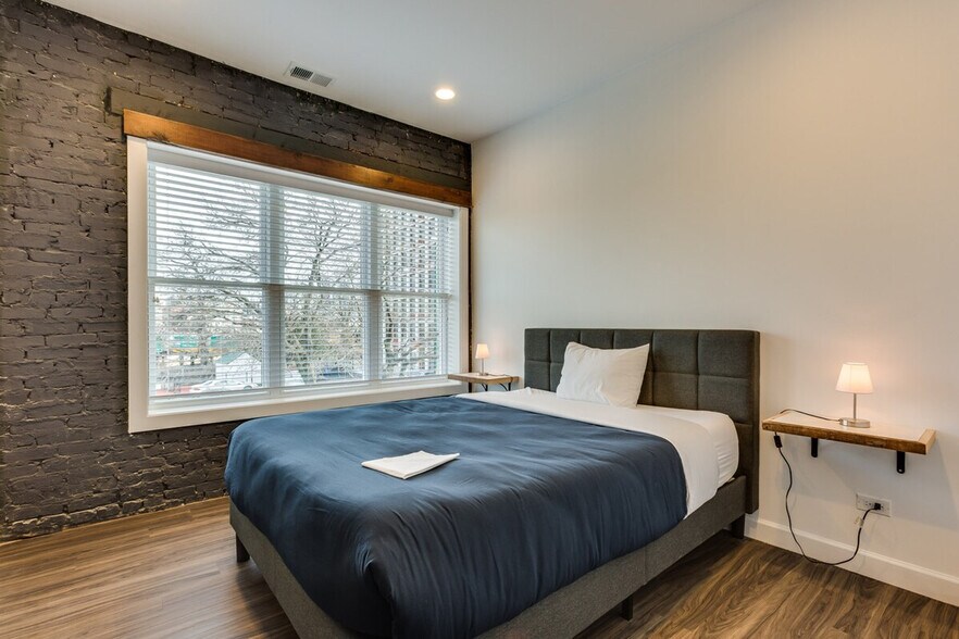 Building Photo - 706 N Racine Ave