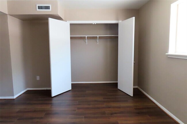 Building Photo - 14333 Memorial Dr