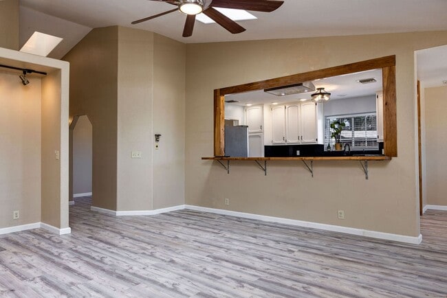 Building Photo - NORTHWEST SOLAR HOME - AVAILABLE NOW!!