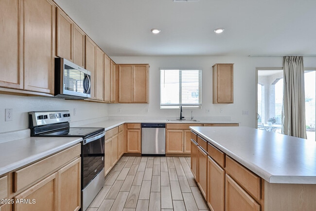 Building Photo - 509 E Elm Ln