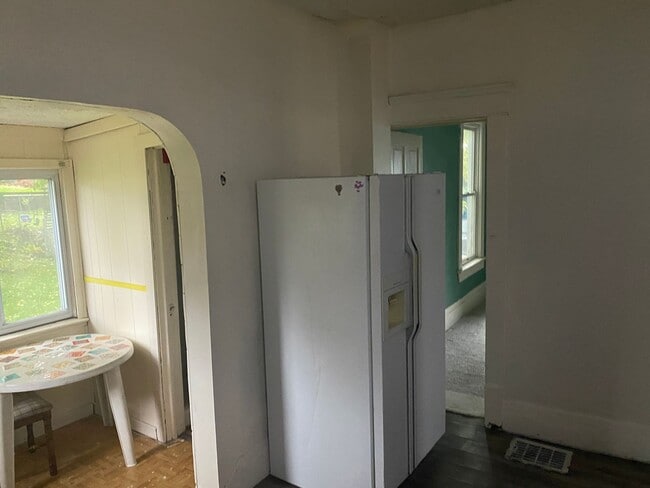 Building Photo - 63 Brown St