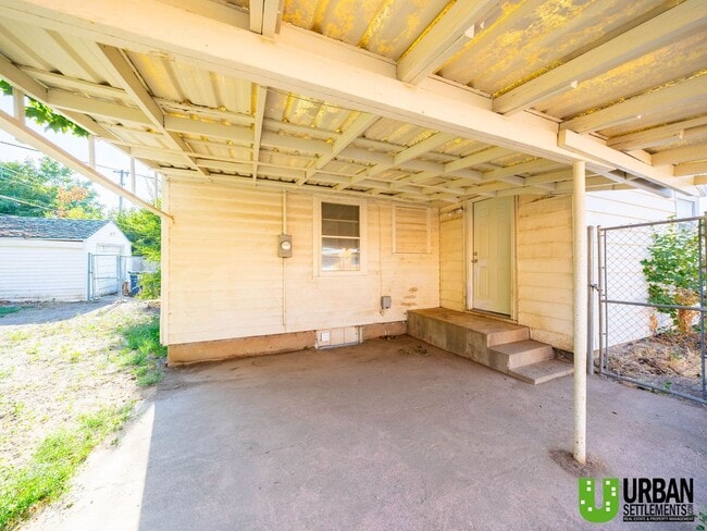 Building Photo - 2427 W Walton Ave