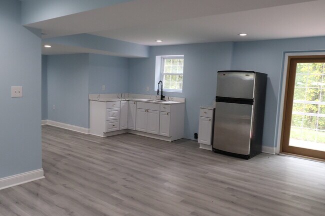 Building Photo - 2116 Trafalgar Dr