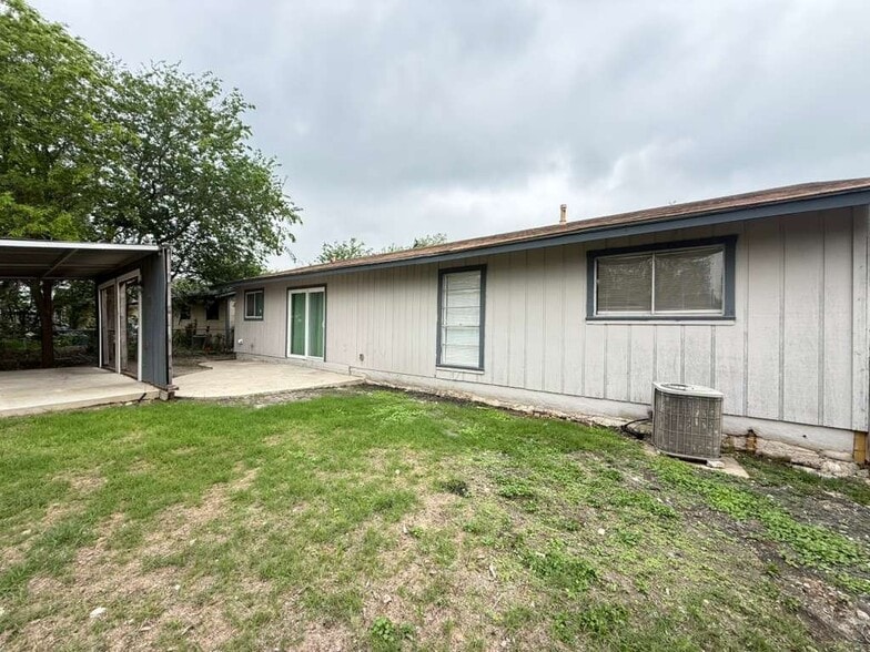 Building Photo - 7318 Glen Trail