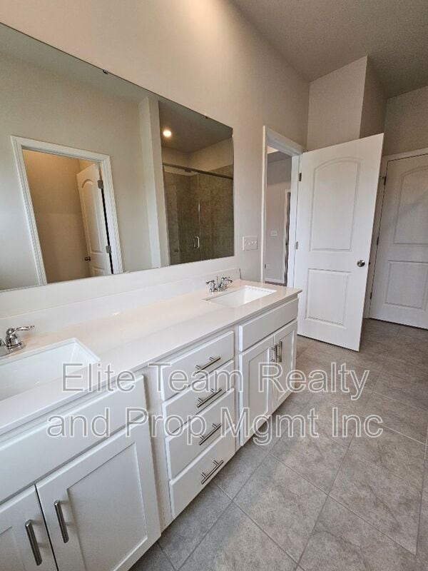 Building Photo - 5416 Kinsbridge Dr