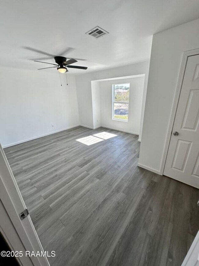 Building Photo - 216 Marigny Cir