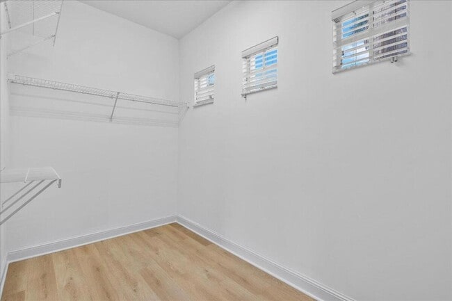 Building Photo - 556 Tomahawk Ct