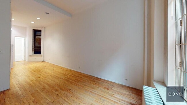 Primary Photo - 315 E 93rd St