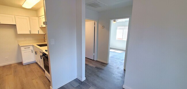 Building Photo - 510 Giles Ave