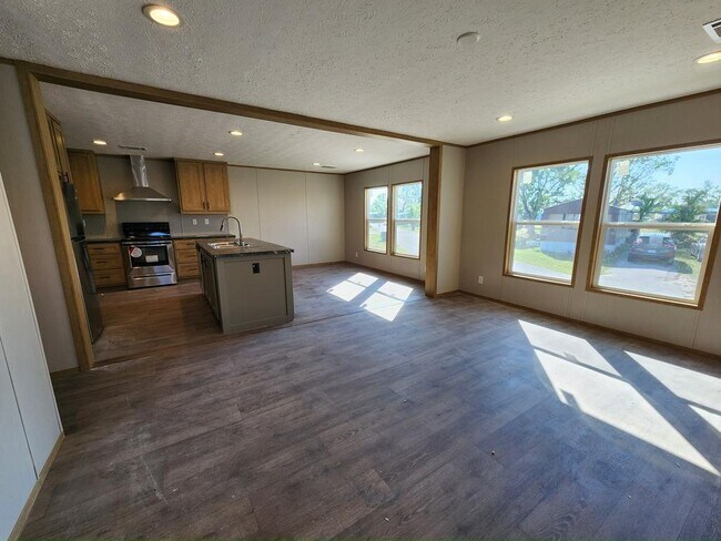 Building Photo - 539 Zebra Dr