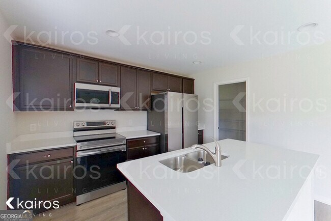 Building Photo - 24 Duluth Dr