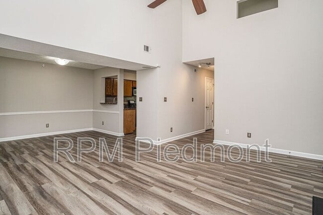 Building Photo - 3901 Riverlook Pkwy SE