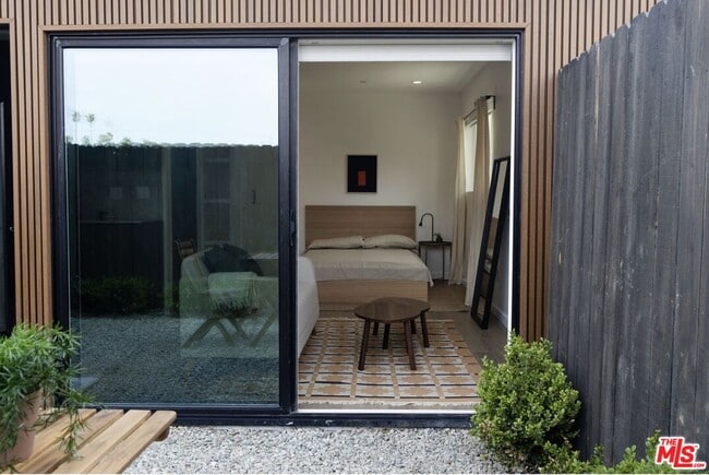 Building Photo - 623 Mariposa Ave