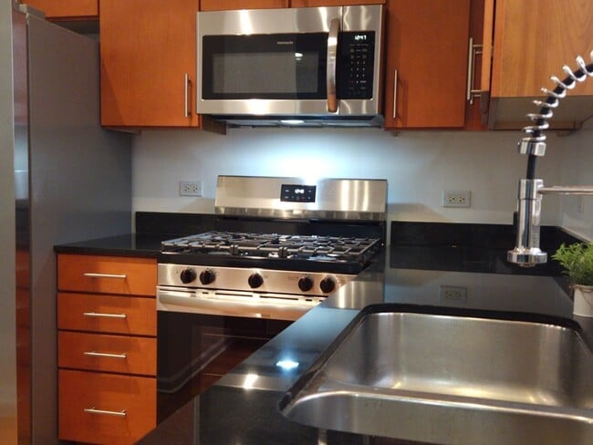 Building Photo - 1234 W Argyle St