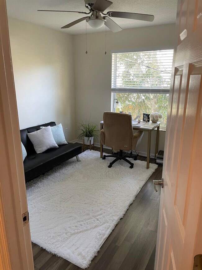 Building Photo - 203 E St