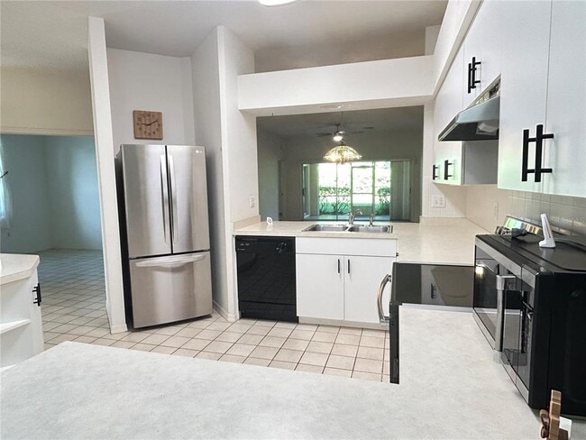 Building Photo - 13 Enclave Dr