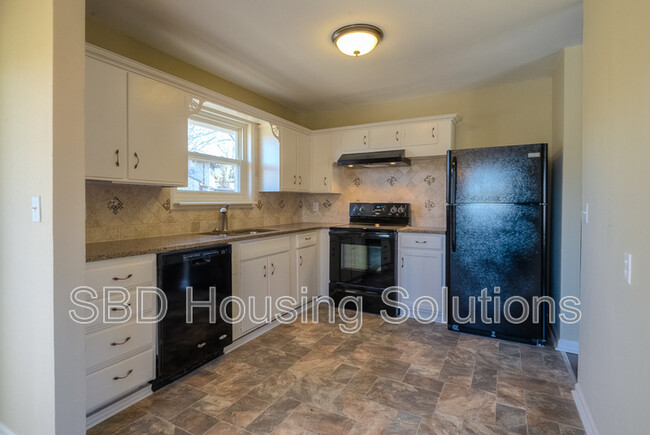 Building Photo - 8101 NE Tullis Dr
