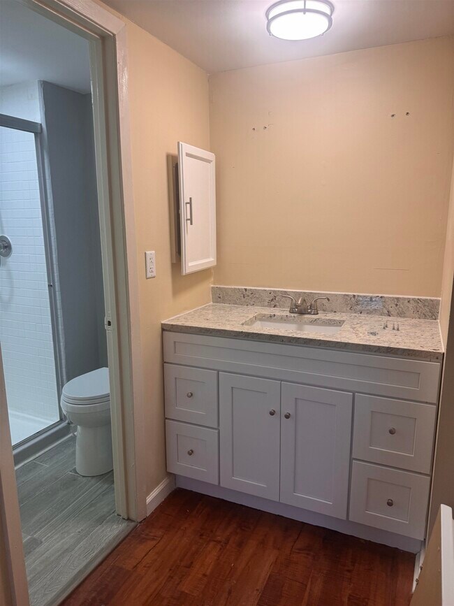 Building Photo - 6633 Poplar Woods Cir E