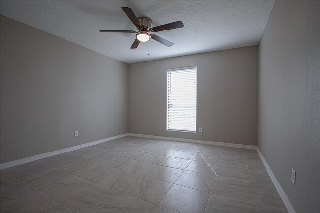 Building Photo - 16042 Bear Hill Dr