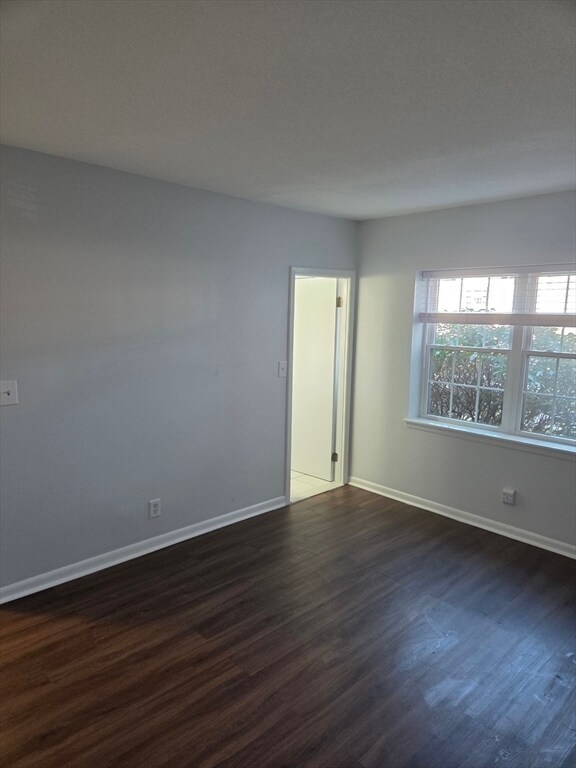 Building Photo - 190 Lake Shore Rd